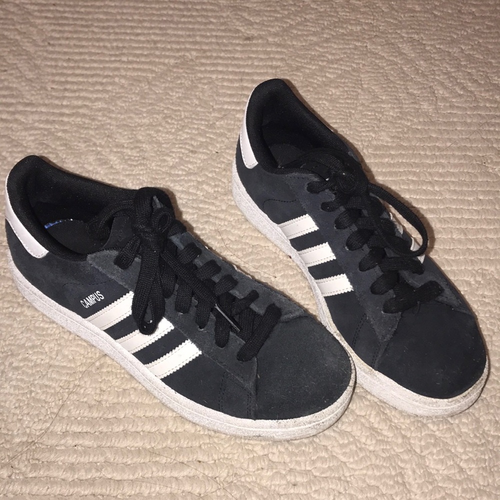 SELLING! Women’s Adidas campus original sneakers